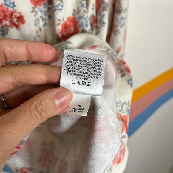 Floral Long Sleeve Top Womens L Cottagecore White Pink Roses Romantic Basic - Picture 6 of 6